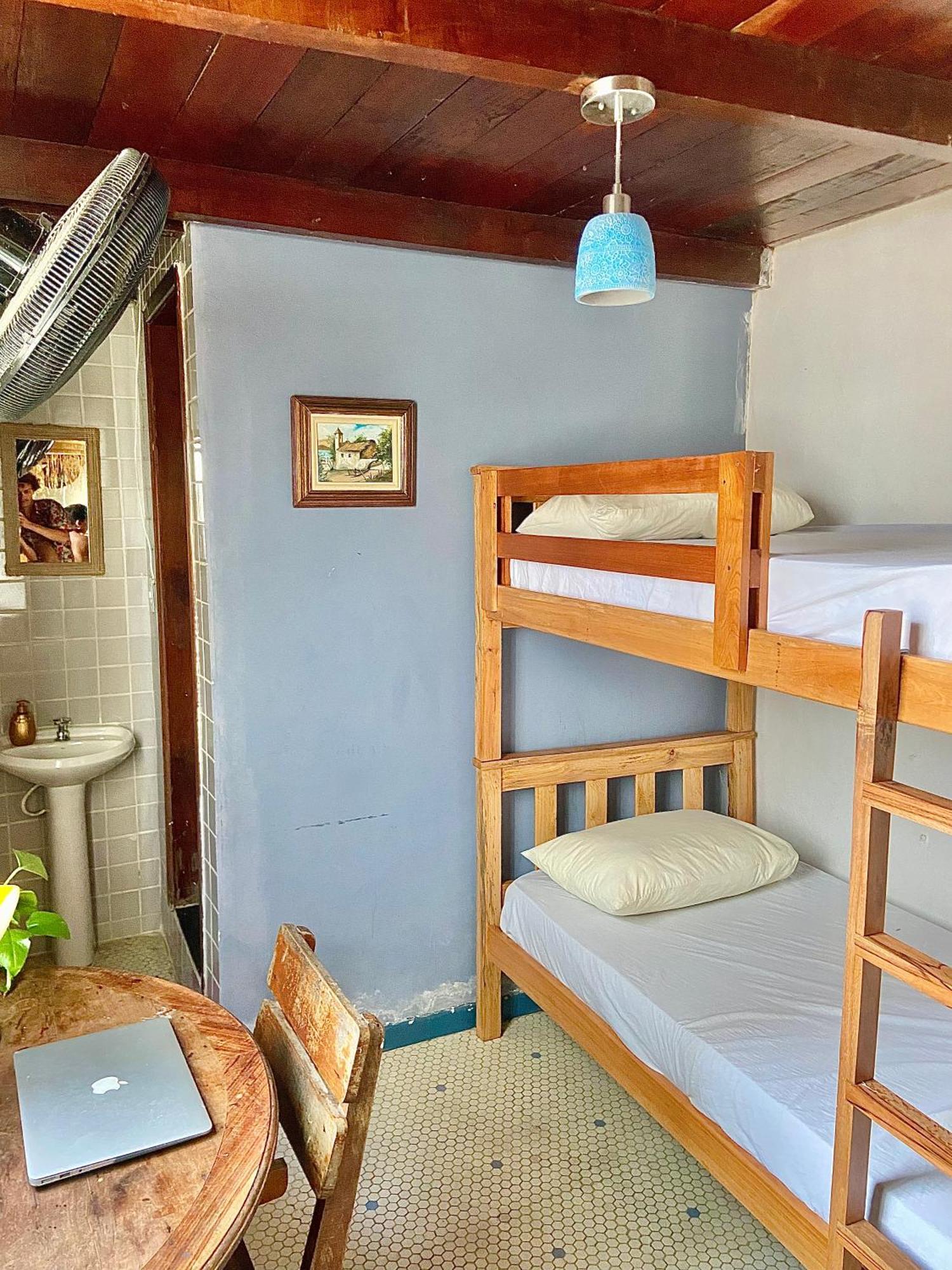 Casamarelo Hostel Salvador Luaran gambar