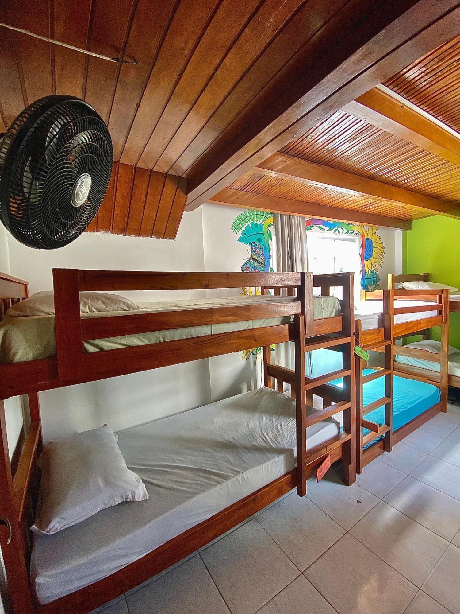 Casamarelo Hostel Salvador Luaran gambar